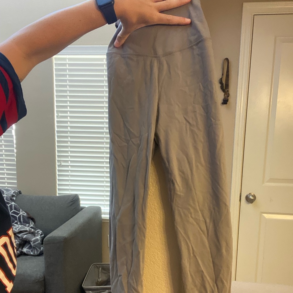 Grey balance athletica legging. V contour above butt